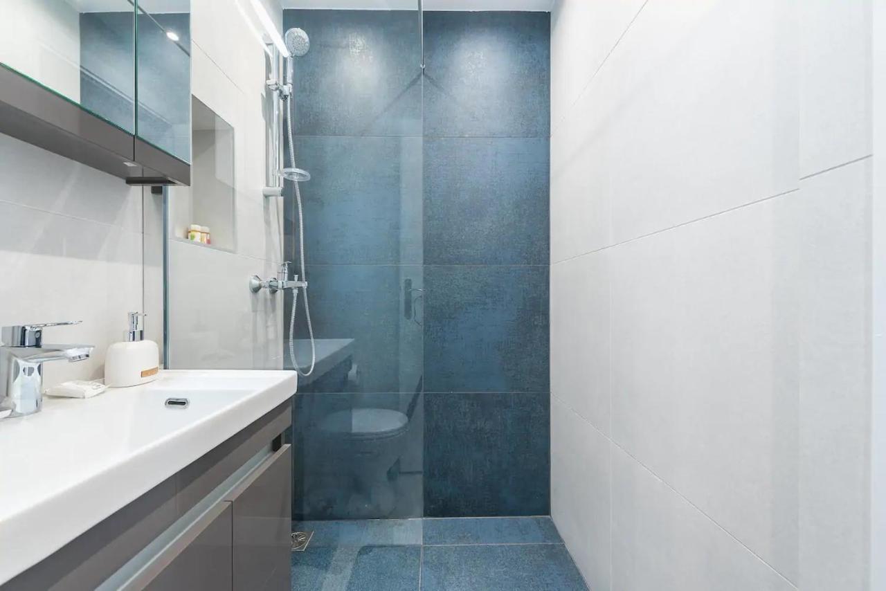 Glyfada Glass-Walled Designed Apt Atenas Exterior foto